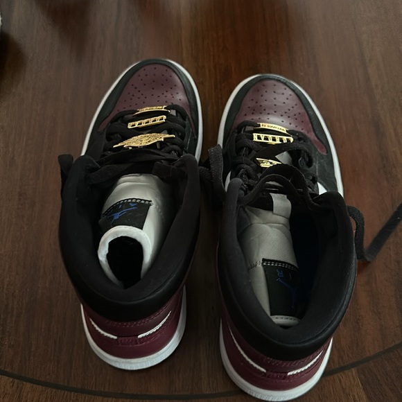 Air Jordan 1 Mid Beetroot Gold Pendants - Picture 4 of 6